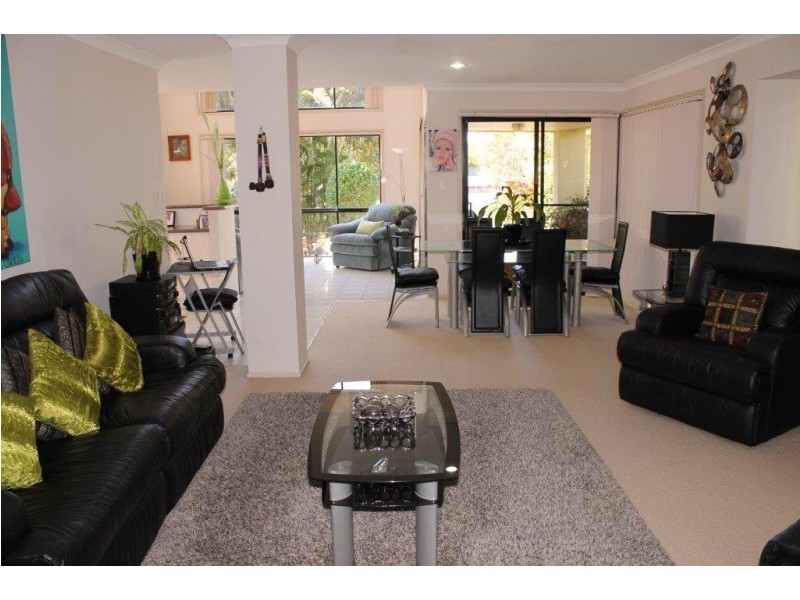6 Lakes Circuit, Burleigh Waters QLD 4220