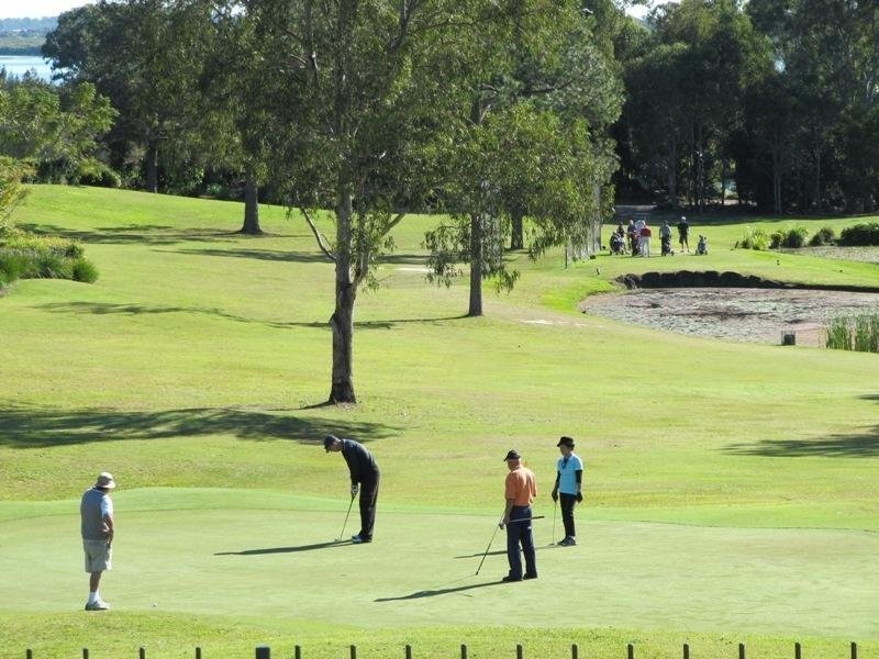 433 Brisbane Road, Arundel QLD 4214