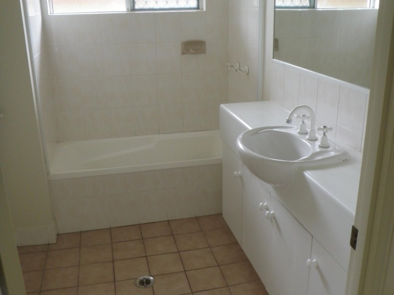 Unit 52/5-15 McGregor St, Mooroobool QLD 4870