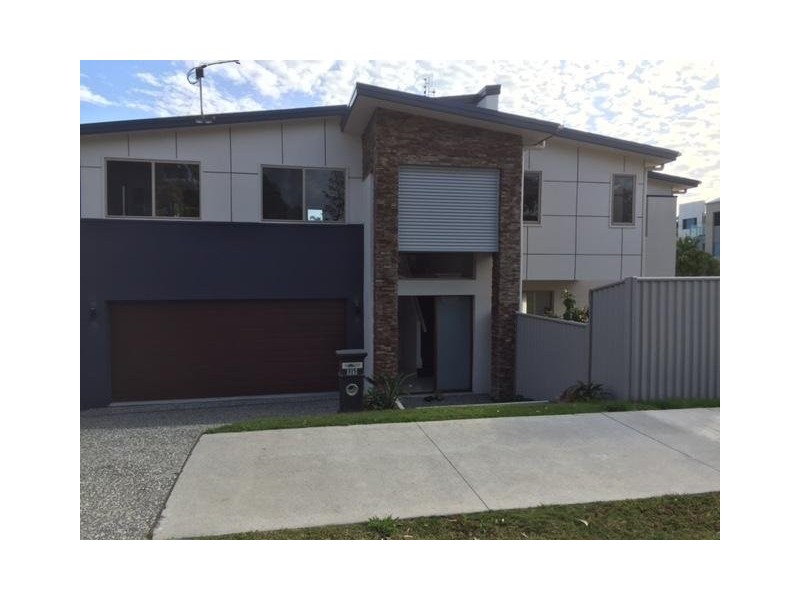 85 Pohlman Street, Southport QLD 4215