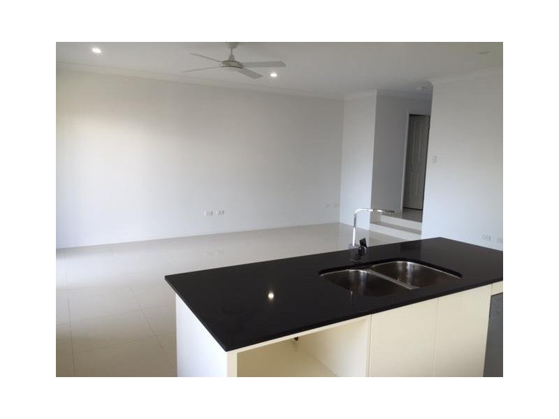 85 Pohlman Street, Southport QLD 4215