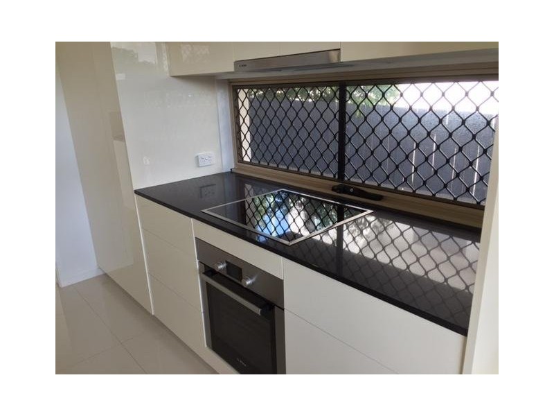 85 Pohlman Street, Southport QLD 4215