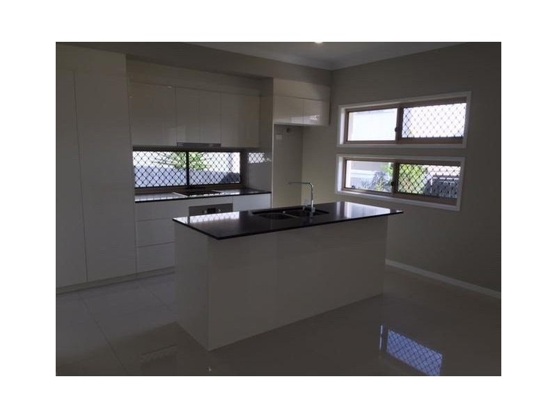 85 Pohlman Street, Southport QLD 4215