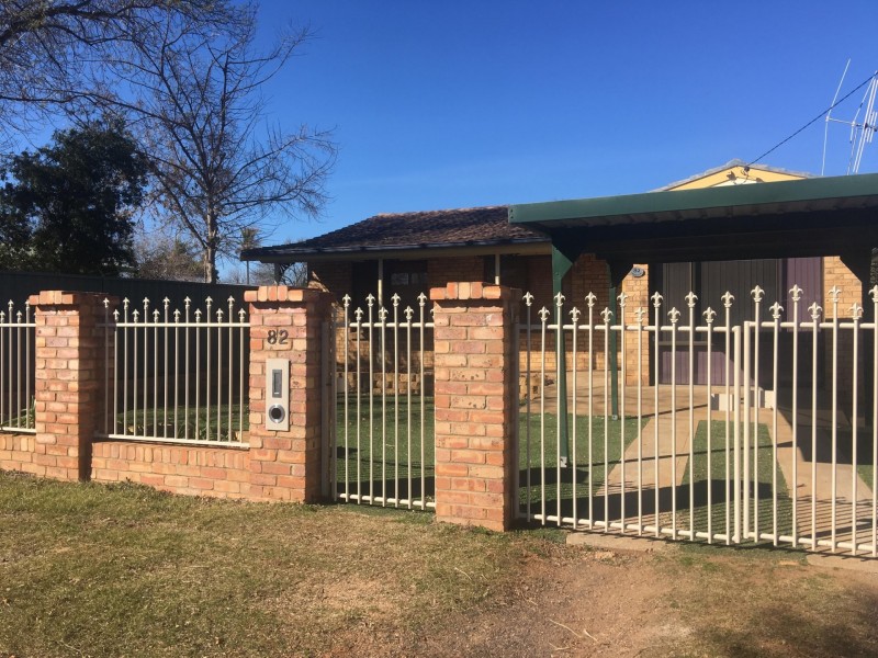 82 Simpson Street, Wellington NSW 2820