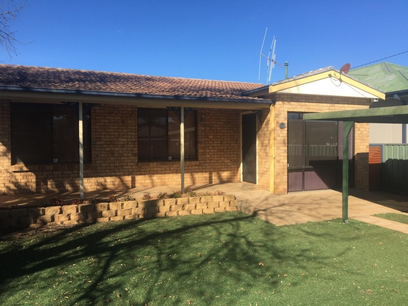 82 Simpson Street, Wellington NSW 2820