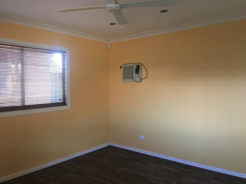 82 Simpson Street, Wellington NSW 2820