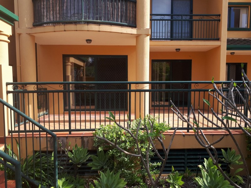 Unit 8/12 Spendelove Avenue, Southport QLD 4215