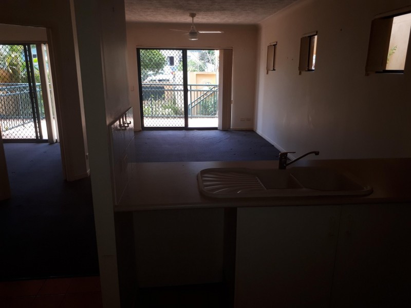 Unit 8/12 Spendelove Avenue, Southport QLD 4215