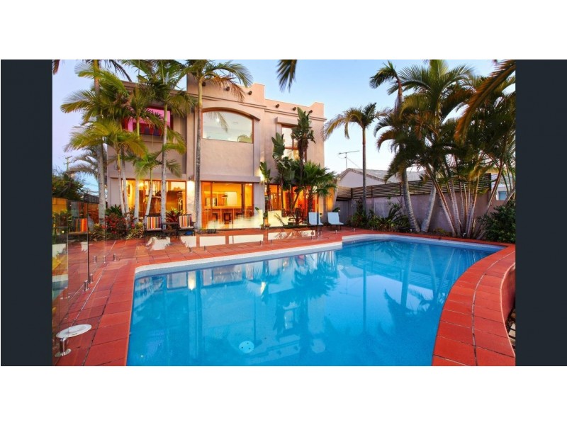 3 Fiesta Ave, Isle Of Capri QLD 4217