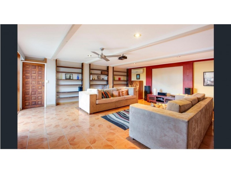 3 Fiesta Ave, Isle Of Capri QLD 4217