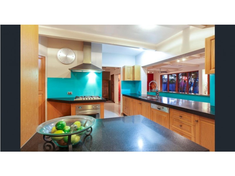 3 Fiesta Ave, Isle Of Capri QLD 4217