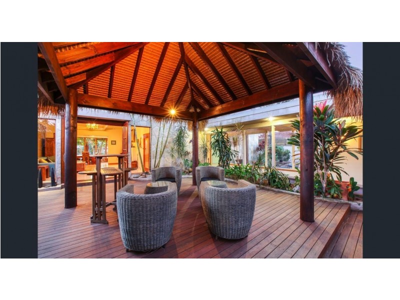 3 Fiesta Ave, Isle Of Capri QLD 4217