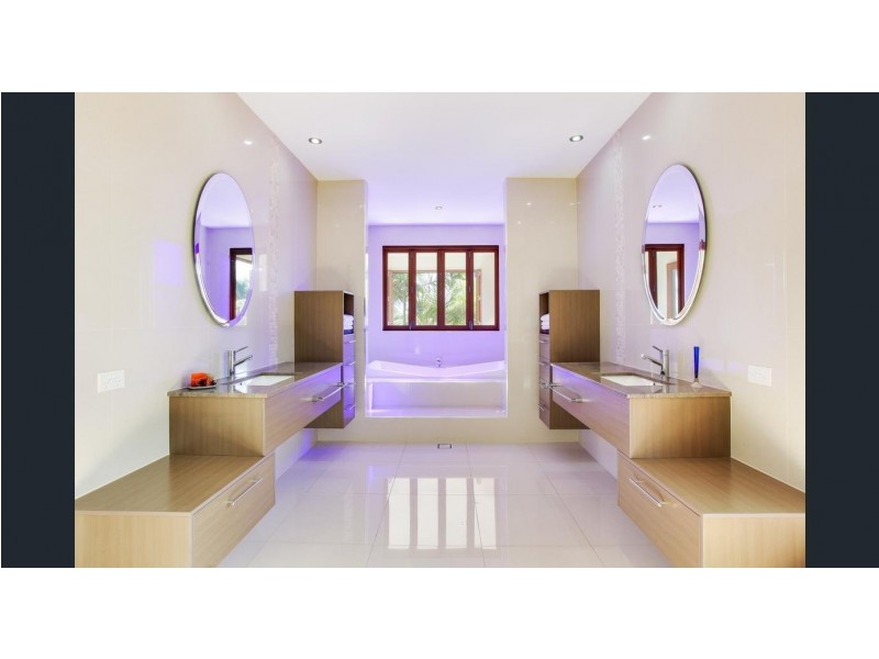 3 Fiesta Ave, Isle Of Capri QLD 4217