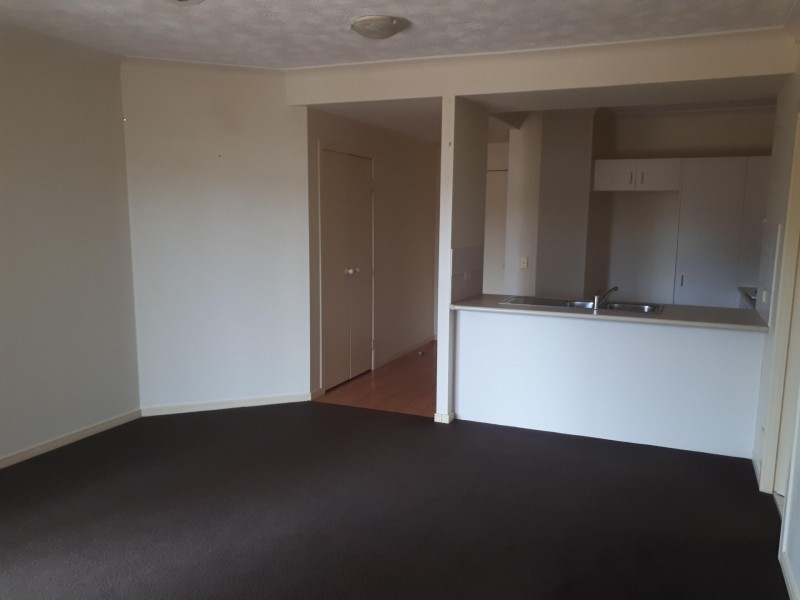 5/12 Spendelove Avenue, Southport QLD 4215