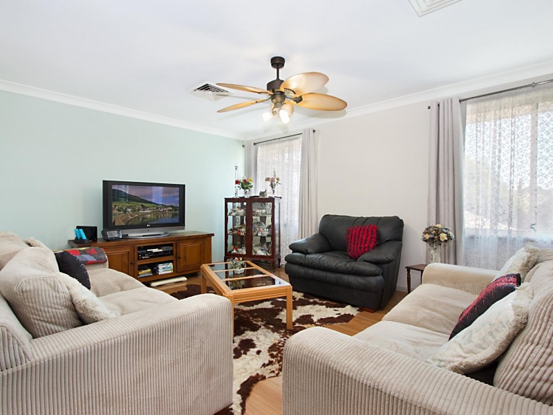 8 Briarwood Ave, Glenmore Park NSW 2745