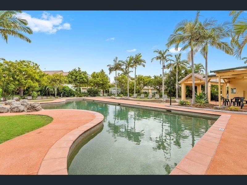 112/215 Cottesloe Drive, Mermaid Waters QLD 4218