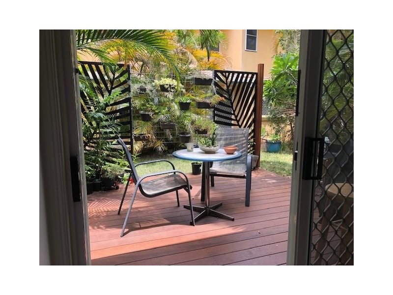 112/215 Cottesloe Drive, Mermaid Waters QLD 4218