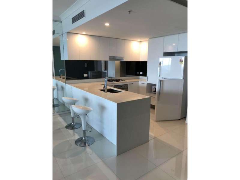 5 Harbourside Drive, Biggera Waters QLD 4216