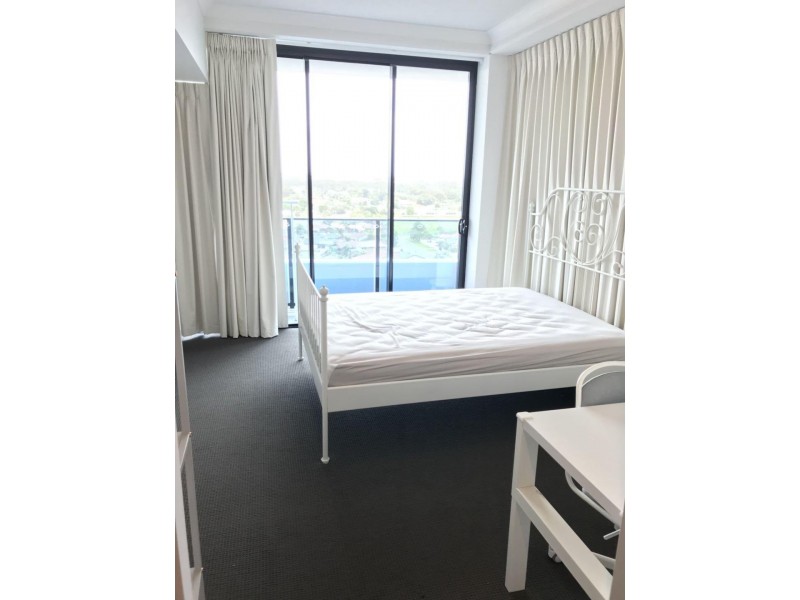 5 Harbourside Drive, Biggera Waters QLD 4216