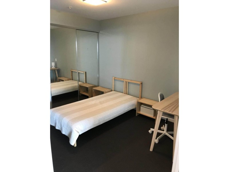 5 Harbourside Drive, Biggera Waters QLD 4216