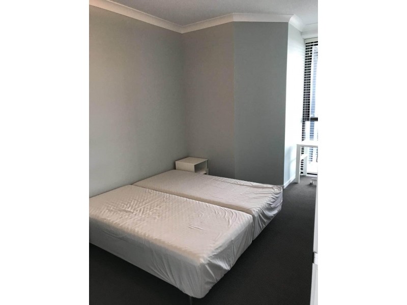 5 Harbourside Drive, Biggera Waters QLD 4216