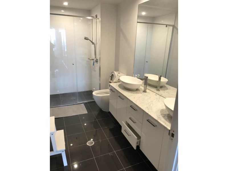 5 Harbourside Drive, Biggera Waters QLD 4216