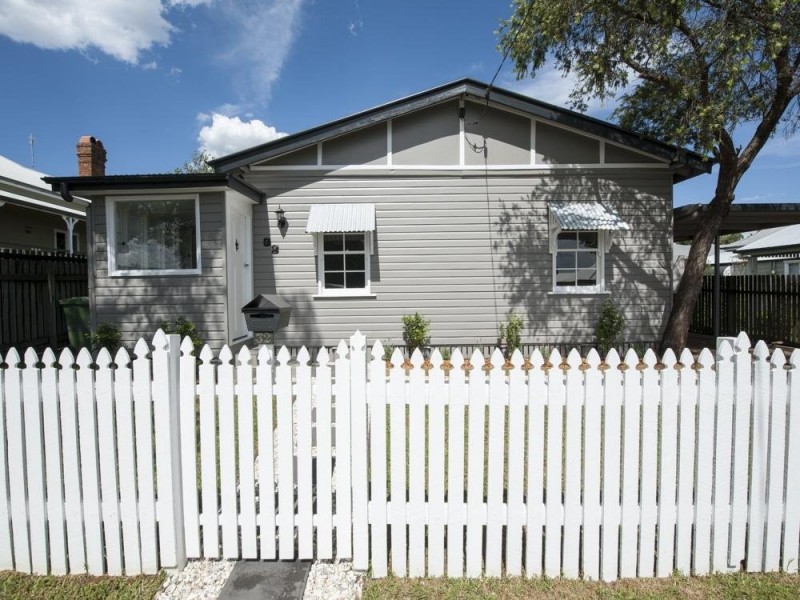 32 Raff St, East Toowoomba QLD 4350