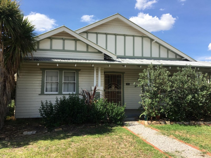122 Warne Street, Wellington NSW 2820