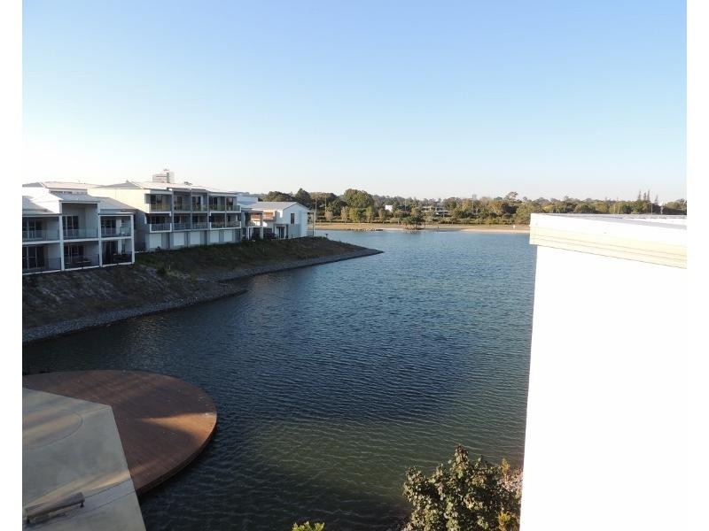 3028 The Boulevarde, Carrara QLD 4211