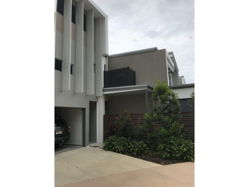 3028 The Boulevarde, Carrara QLD 4211