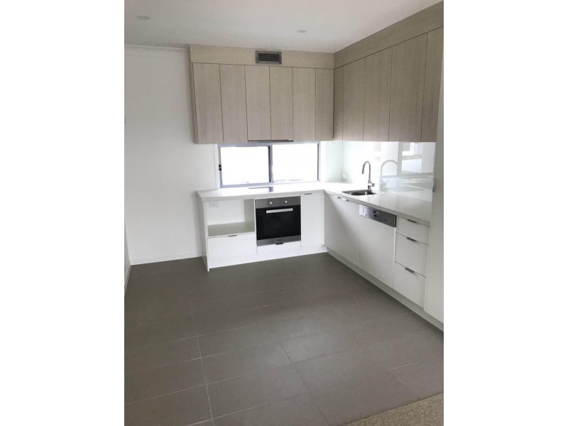 3028 The Boulevarde, Carrara QLD 4211