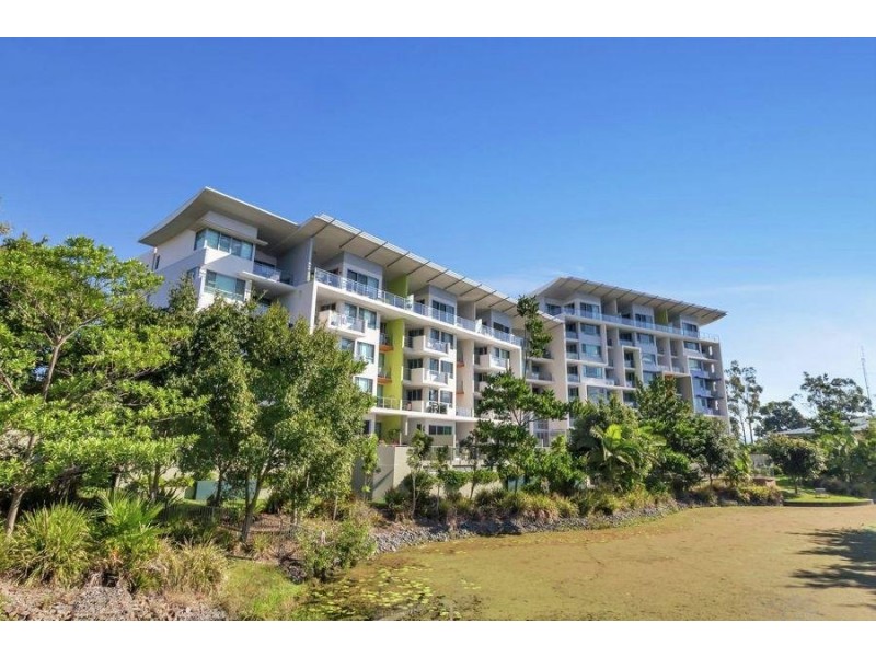 2 Riverwalk Av, Robina QLD 4226