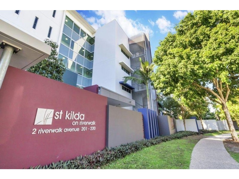 2 Riverwalk Av, Robina QLD 4226
