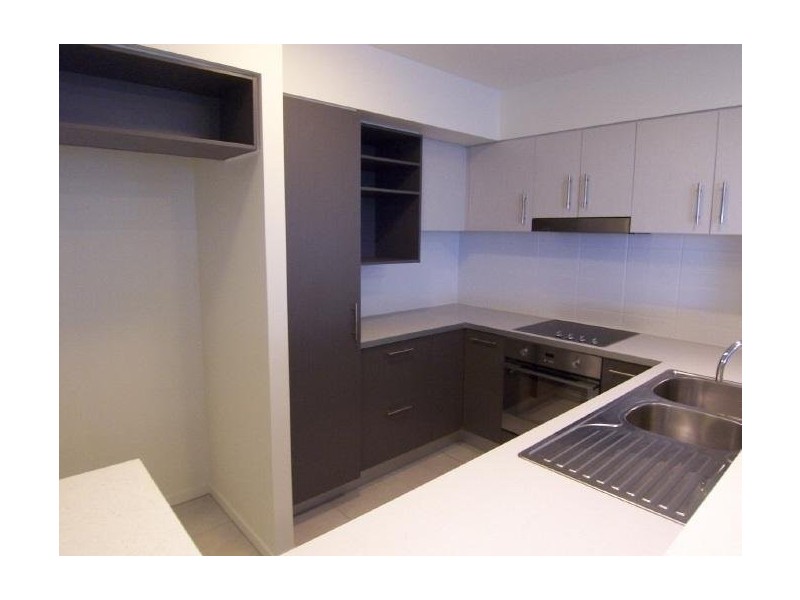 2 Riverwalk Av, Robina QLD 4226