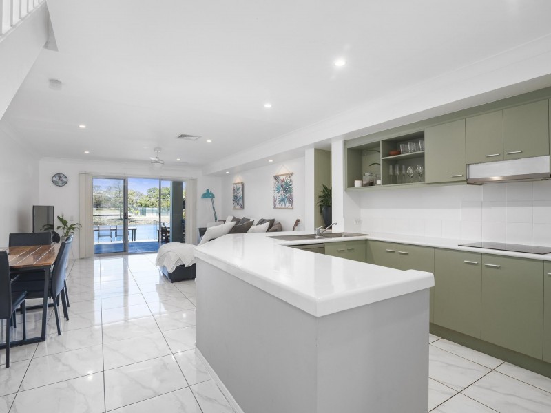 126/215 Cottesloe Drive, Mermaid Waters QLD 4218