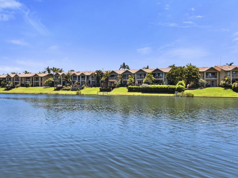 126/215 Cottesloe Drive, Mermaid Waters QLD 4218