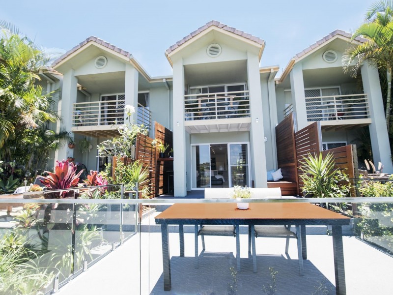 126/215 Cottesloe Drive, Mermaid Waters QLD 4218