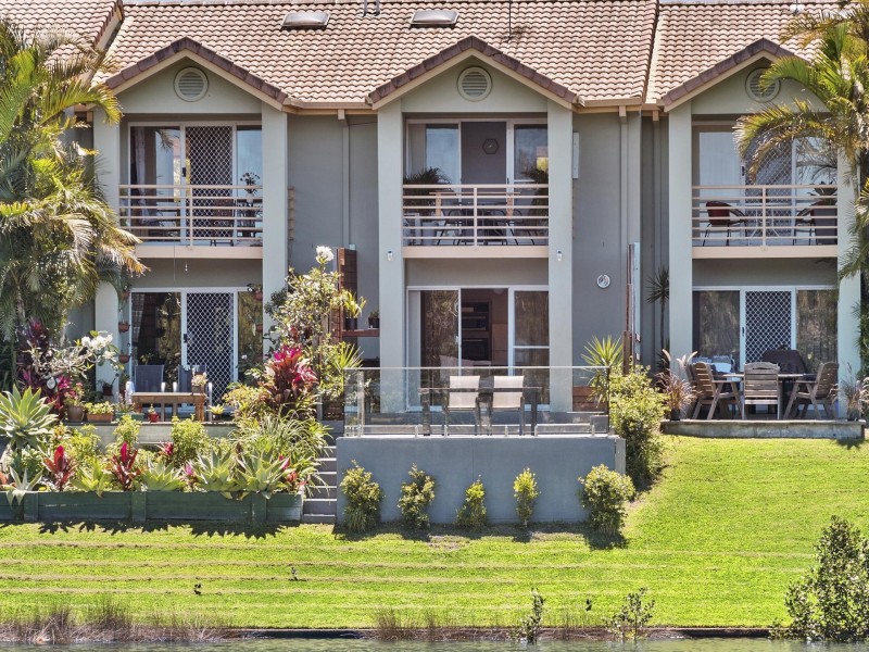 126/215 Cottesloe Drive, Mermaid Waters QLD 4218