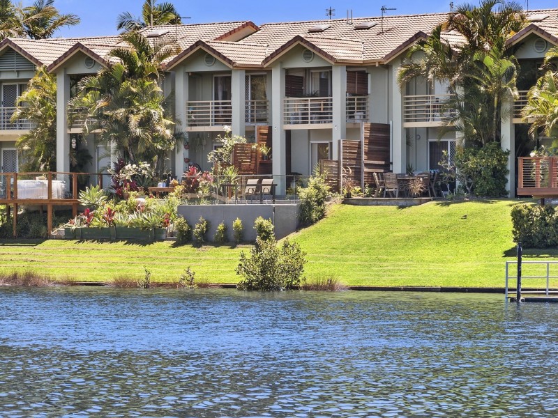 126/215 Cottesloe Drive, Mermaid Waters QLD 4218