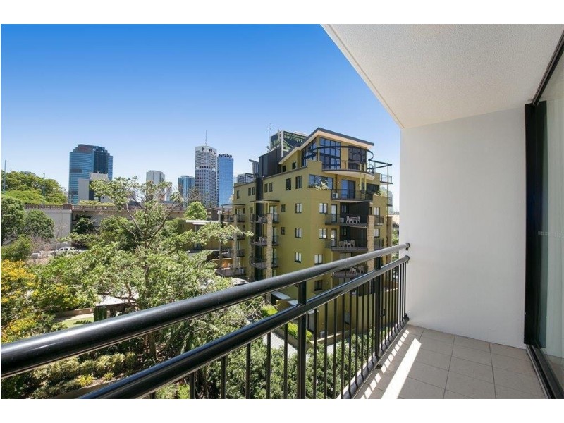 109/15 Goodwin Street, Kangaroo Point QLD 4169