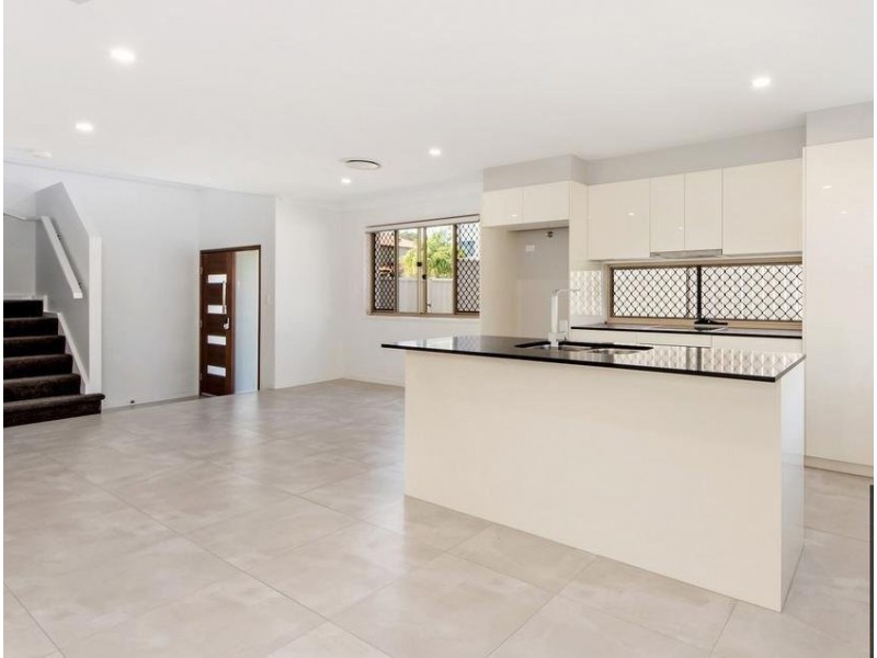 2 Mal Burke Street, Southport QLD 4215