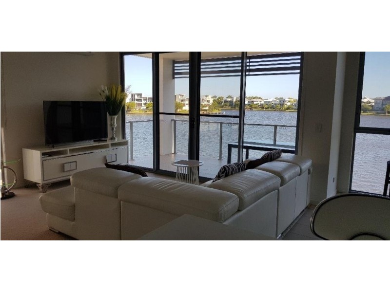 3028 Emerald Lakes – The Boulevard, Carrara QLD 4211