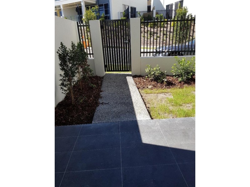 3031 The Boulevard, Carrara QLD 4211
