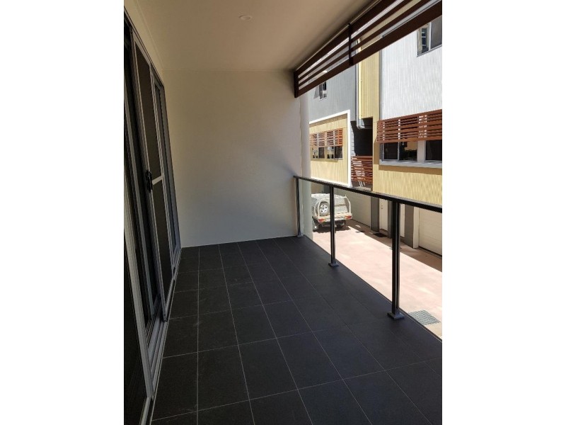 3031 The Boulevard, Carrara QLD 4211