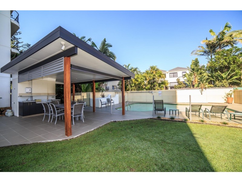 22 Armrick Avenue, Broadbeach QLD 4218