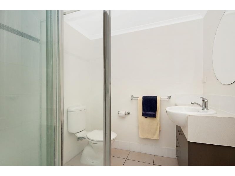 Unit 4/44 Pease St, Manoora QLD 4870