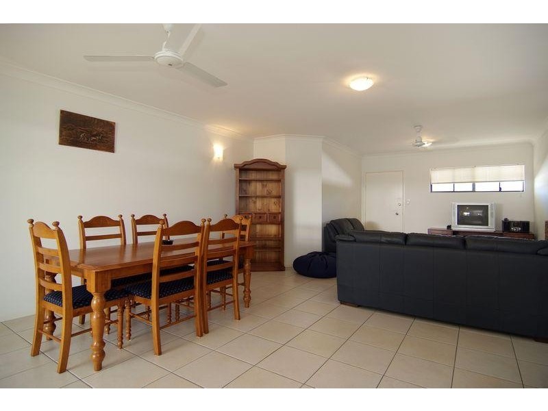Unit 8/44 Pease St, Manoora QLD 4870