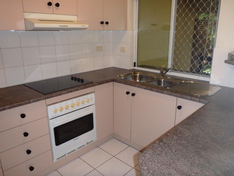 Unit 11/5-15 McGregor Street, Mooroobool QLD 4870