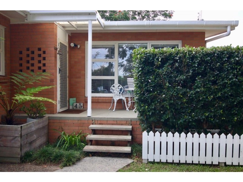 6 Lakeside Avenue, Broadbeach Waters QLD 4218