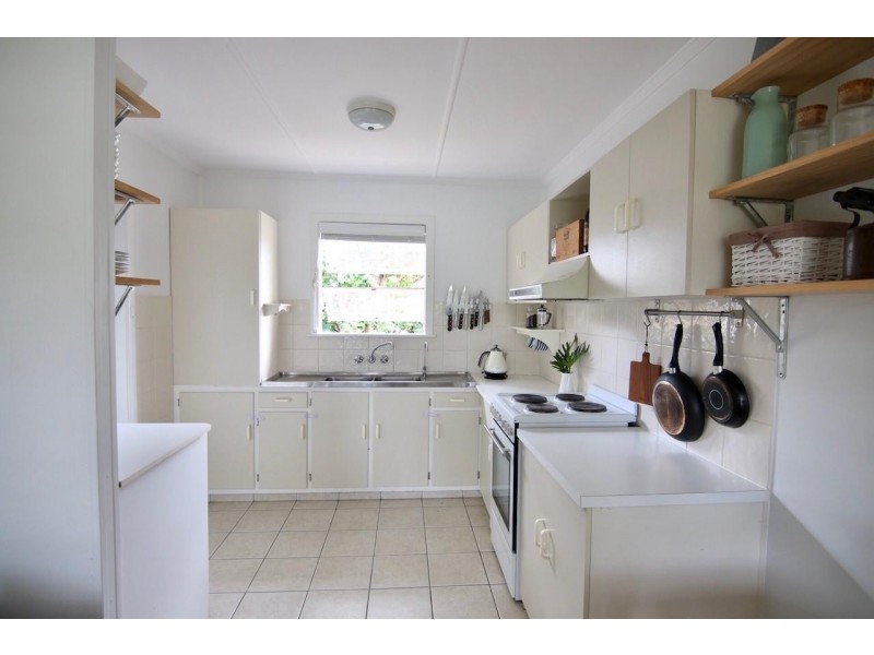 6 Lakeside Avenue, Broadbeach Waters QLD 4218